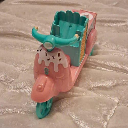 Shopkins ice cream scooter - cream,
